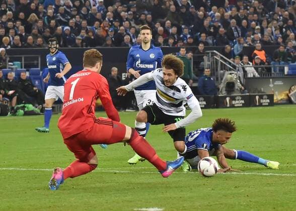 09.03.2017, Fussball, UEFA Europa League, Saison 2016 2017, Achtelfinale, FC Schalke 04 - Borussia Moenchengladbach, v.re., Thilo Kehrer (Schalke 04), Fabian Johnson (Borussia Moenchengladbach), Torwart Ralf Faehrmann, Ralf Fährmann (Schalke 04)