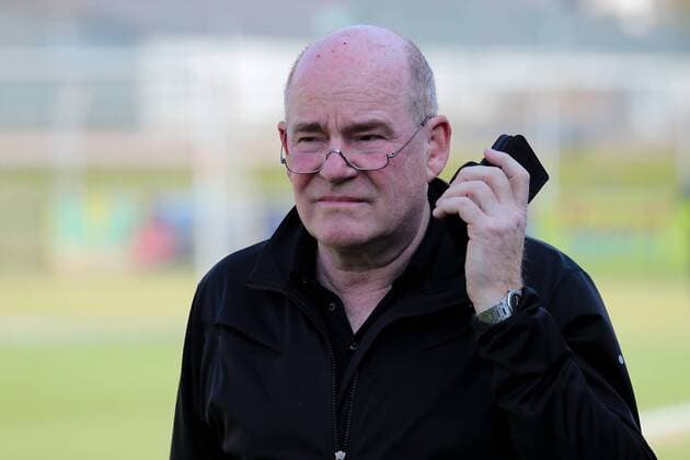 Siegfried Dietrich (Manager, Frankfurt) am Telefon, telefoniert, telefonieren, Porträt, Portrait, Einzelbild, Aktion, Action, Fussball, DFB-Pokal der Frauen, Viertelfinale, SC Freiburg - 1. FFC Frankfurt, xozx