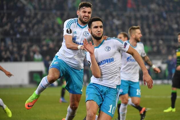GER, Borussia Mönchengladbach (GER) vs. FC Schalke 04 (GER) 16.03.2017, Borussia Park , Moenchengladbach , Europa Leaque, Achtelfinale, Rueckspiel GER, Borussia Mönchengladbach (GER) vs. FC Schalke 04 (GER) im Bild: Torjubel Jubel Jubellauf, Nabil Bentaleb (FC Schalke 04 10), 11 Meter Tor zum 2:2 mit ihm freut sich Thilo Kehrer (FC Schalke 20), Foto © nordphoto Meuter nordphotox xMeuter