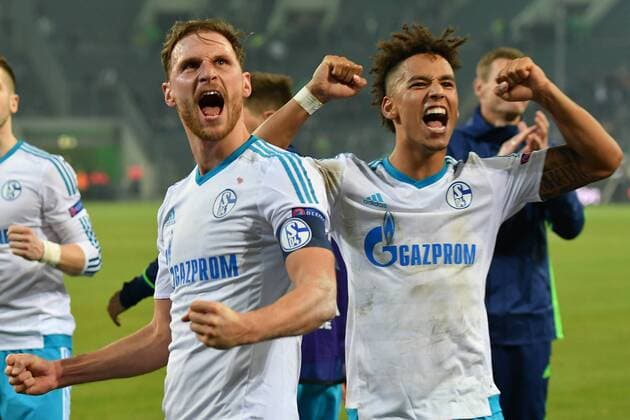 GER, Borussia Mönchengladbach (GER) vs. FC Schalke 04 (GER) 16.03.2017, Borussia Park , Moenchengladbach , Europa Leaque, Achtelfinale, Rueckspiel GER, Borussia Mönchengladbach (GER) vs. FC Schalke 04 (GER) im Bild: freuen sich über den Sieg Benedikt Höwedes Hoewedes (FC Schalke 4),Thilo Kehrer (FC Schalke 20),Hochformat,Gestik, Mimik, Einzelaktion, Halbkörper Halbkoerper, beide ballen die Feuste Foto © nordphoto Meuter nordphotox xMeuter