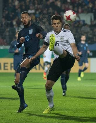 Fußball, U21 Länderspiel, Deutschland - England Deutschland, Wiesbaden, Brita Arena, Fußball, Fussball, 24.03.2017, U21 U 21 Freundschaftsspiel, Deutschland - England Bild: (v.l.n.r.) Lewis Baker (U21 Nationalmannschaft England, 10), Marc-Oliver Kempf (U21 Nationalmannschaft Deutschland, 15) Copyright: Fotograf:xVolkerxDanzerx+++xAgenturxHMBxMedia HeikoxBecker