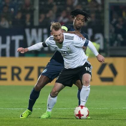 Deutschland, Wiesbaden, Brita Arena, Fußball, Fussball, 24.03.2017, U21 U 21 Freundschaftsspiel, Deutschland - England Bild: (v.l.n.r.) Maximilian Arnold (U21 Nationalmannschaft Deutschland, 10), Nathaniel Chalobah (U21 Nationalmannschaft England, 4) Copyright: Fotograf:xVolkerxDanzerx+++xAgenturxHMBxMedia HeikoxBecker