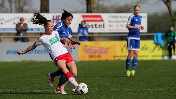 v.li.: Lia Wälti (Potsdam, 13), Chioma Igwe (Sand, 4), Zweikampf, Duell, duel, tackle, tackling, Dynamik, Action, Aktion, Fussball, Allianz Frauen-Bundesliga, SC Sand - 1. FFC Turbine Potsdam, xozx