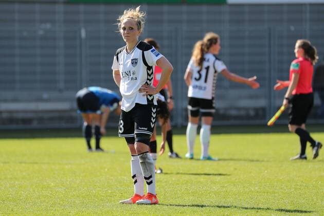Karoline Heinze (Jena, 13), enttäuscht über die Niederlage, Enttäuschung nach dem Schlusspfiff, Verlierer, verloren, Frustration, disappointed, pessimistisch, Fussball, Allianz Frauen-Bundesliga, TSG 1899 Hoffenheim - FF USV Jena, xozx