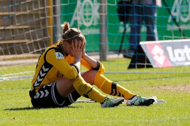 Kathrin Längert (Kathrin Laengert, Torwart, Jena, 24), enttäuscht über die Niederlage, Enttäuschung nach dem Schlusspfiff, Verlierer, verloren, Frustration, disappointed, pessimistisch, Fussball, Allianz Frauen-Bundesliga, TSG 1899 Hoffenheim - FF USV Jena, xozx
