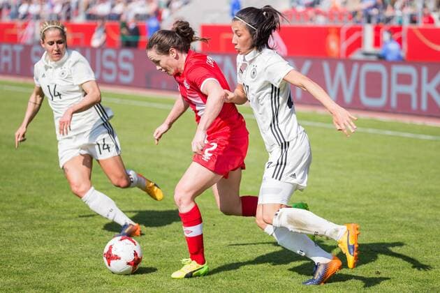 v.li.: Anna Blässe (GER, 14), Allysha Chapman (CAN, 2), Sara Doorsoun (GER, 27); Aktion, action, Fußball, Frauen, Länderspiel, Deutschland - Kanada, xprx