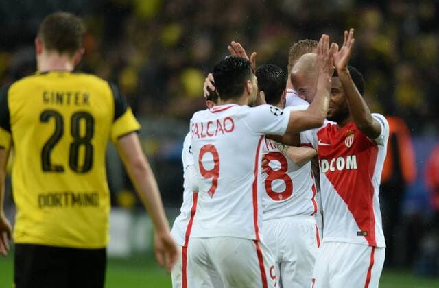 12.04.2017, xmhx, Fussball UEFA Champions League, Borussia Dortmund - AS Monaco, emspor, v.l. Sven Bender (Borussia Dortmund) erzielt ein Tor, Goal scored Eigentor zum 0:2, Matthias Ginter (Borussia Dortmund), Bernando Silva (AS Monaco), Joao Moutinho (AS Monaco), Falcao (AS Monaco), Thomas Lemar (AS Monaco), Torjubel, Torjubel, Goal celebration, celebrate the goal, Freude, freut sich, Jubel Dortmund