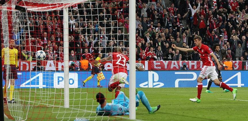 Fußball UEFA Champions League: FC Bayern Muenchen - Real Madrid , Saison 2016 2017, Viertelfinale, Hinspiel, quarter finals, first leg, 12.04.2017, xmdx, 1-0 per kopfball durch Arturo VIDAL (23, FC Bayern Muenchen), gegen Keylor NAVAS (1, Goalkeeper, Real Madrid), torjubel FC Bayern Muenchen - Real Madrid