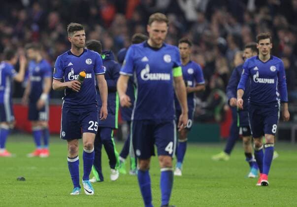 13.04.2017, Fussball, UEFA Europa League, Saison 2016 2017, Viertelfinale, Ajax Amsterdam - FC Schalke 04, v.li., Klaas-Jan Huntelaar, Klaas Jan Huntelaar (Schalke 04), Benedikt Hoewedes, Benedikt Höwedes (Schalke 04), Leon Goretzka (Schalke 04)
