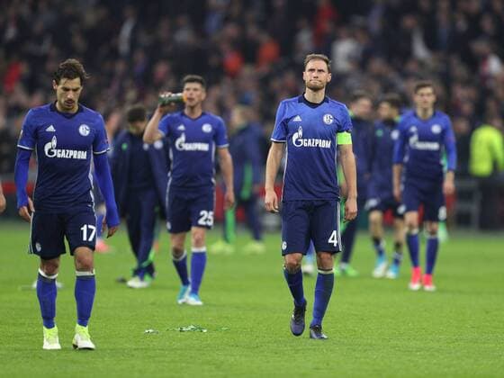 13.04.2017, Fussball, UEFA Europa League, Saison 2016 2017, Viertelfinale, Ajax Amsterdam - FC Schalke 04, v.li., Benjamin Stambouli (Schalke 04), Klaas-Jan Huntelaar, Klaas Jan Huntelaar (Schalke 04), Benedikt Hoewedes, Benedikt Höwedes (Schalke 04)