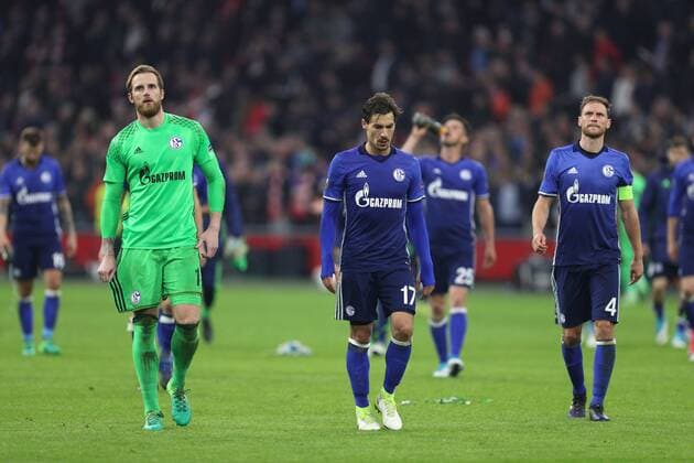 13.04.2017, Fussball, UEFA Europa League, Saison 2016 2017, Viertelfinale, Ajax Amsterdam - FC Schalke 04, v.li., Torwart Ralf Faehrmann, Ralf Fährmann (Schalke 04), Benjamin Stambouli (Schalke 04), Benedikt Hoewedes, Benedikt Höwedes (Schalke 04)