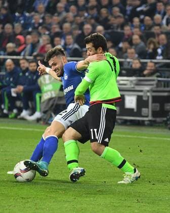 Fussball, UEFA Europa League, Saison 2016 2017, Viertelfinale , FC Schalke 04 vs Ajax Amsterdam 20.04.2017, Veltinsarena Gelsenkirchen, Daniel Caligiuri, S04, Amin Younes, Ajax Amsterdem,