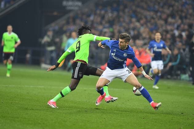 Fussball, UEFA Europa League, Saison 2016 2017, Viertelfinale , FC Schalke 04 vs Ajax Amsterdam 20.04.2017, Veltinsarena Gelsenkirchen, Bertrand Traore, Ajax Amsterdam, Matija Nastasic, S04, ,