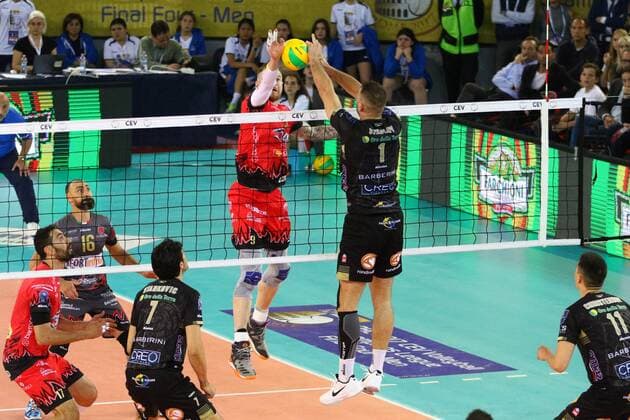 Volleyball, Herren, Saison 2016 17, CEV Champions League Final Four in Rom, Halbfinale, Perugia - Civitanova, Ivan Zaytsev (Nr. 9, Sir Sicoma Colussi Perugia), Tsvetan Sokolov (Nr. 1, Cucine Lube Civitanova), 29.04.17, Copyright: xMichaelxHundtx xMatthiasxKochx