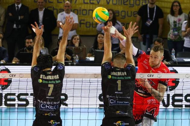 Volleyball, Herren, Saison 2016 17, CEV Champions League Final Four in Rom, Halbfinale, Perugia - Civitanova, Dragan Stankovic (Nr. 7, Cucine Lube Civitanova), Tsvetan Sokolov (Nr. 1, Cucine Lube Civitanova), Ivan Zaytsev (Nr. 9, Sir Sicoma Colussi Perugia), 29.04.17, Copyright: xMichaelxHundtx xMatthiasxKochx