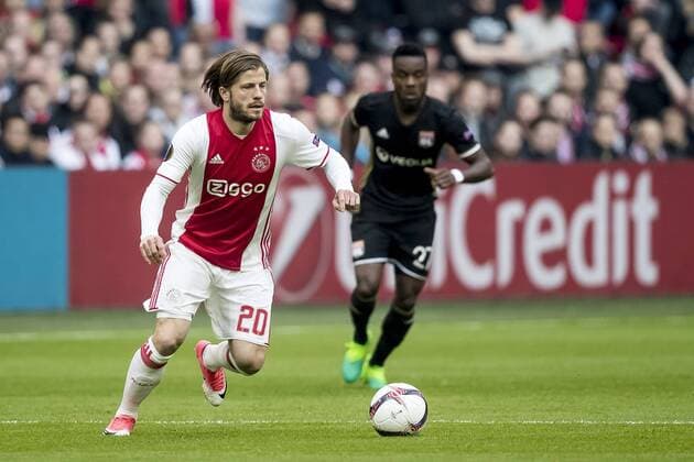 03.05.2017, Amsterdam Arena, Amsterdam, NED, UEFA EL, Ajax Amsterdam vs Olympique Lyon, Halbfinale, Hinspiel, im Bild Lasse Schone of Ajax Amsterdam (L), Maxwel Cornet of Olypmpique Lyonnais (R) Lasse Schone of Ajax Amsterdam (L), Maxwel Cornet of Olypmpique Lyonnais (R) during the UEFA Europa League semi final, 1st leg match between Ajax Amsterdam and Olympique Lyon at the Amsterdam Arena in Amsterdam, Netherlands on 2017 05 03. Amsterdam EP_fil