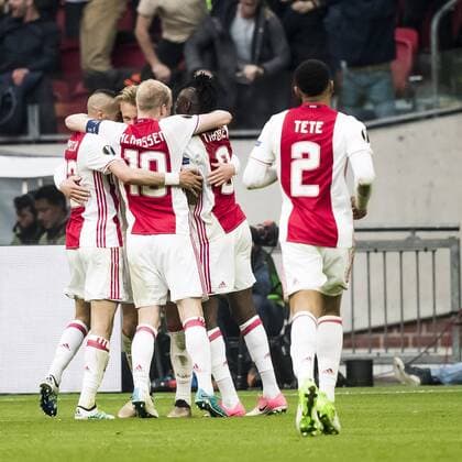 03.05.2017, Amsterdam Arena, Amsterdam, NED, UEFA EL, Ajax Amsterdam vs Olympique Lyon, Halbfinale, Hinspiel, im Bild Ajax players celebrating 2-0 of Kasper Dolberg of Ajax Amsterdam Ajax players celebrating 2-0 of Kasper Dolberg of Ajax Amsterdam during the UEFA Europa League semi final, 1st leg match between Ajax Amsterdam and Olympique Lyon at the Amsterdam Arena in Amsterdam, Netherlands on 2017 05 03. Amsterdam EP_fil