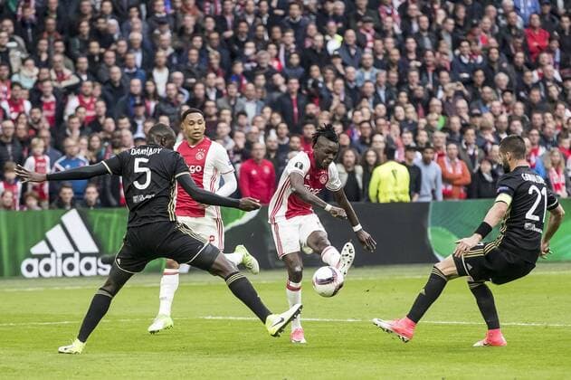 03.05.2017, Amsterdam Arena, Amsterdam, NED, UEFA EL, Ajax Amsterdam vs Olympique Lyon, Halbfinale, Hinspiel, im Bild Bertrand Traore of Ajax Amsterdam (M), Mouctar Diakhaby of Olypmpique Lyonnais (L), Maxime Gonalons of Olypmpique Lyonnais (R) Bertrand Traore of Ajax Amsterdam (M), Mouctar Diakhaby of Olypmpique Lyonnais (L), Maxime Gonalons of Olypmpique Lyonnais (R) during the UEFA Europa League semi final, 1st leg match between Ajax Amsterdam and Olympique Lyon at the Amsterdam Arena in Amsterdam, Netherlands on 2017 05 03. Amsterdam EP_fil