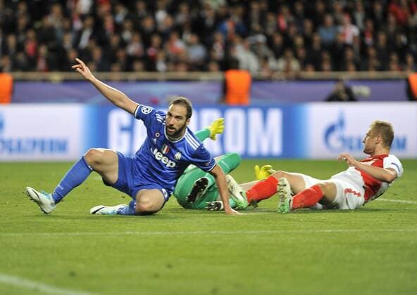 03.05.2017, Louis II, Monte Carlo, MCO, UEFA CL, AS Monaco vs Juventus Turin, Halbfinale, Hinspiel, im Bild Gonzalo Higuain of Juventus celebrates scoring their second goal Gonzalo Higuain of Juventus celebrates scoring their second goal during the UEFA Champions League semi final,1st leg match between AS Monaco and Juventus Turin at the Louis II in Monte Carlo, Monaco on 2017 05 03. Monte Carlo EP_fil