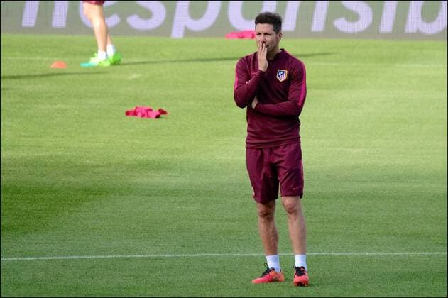 09.05.2017, Estadio Vicente Calderon, Madrid, ESP, UEFA CL, Atletico Madrid vs Real Madrid, Halbfinale, Rueckspiel, Training, im Bild Atletico Madrid manager Diego Simeone Atletico Madrid manager Diego Simeone during a Trainingssession before the UEFA Champions League semi final, 2nd leg match between Atletico Madrid and Real Madrid at the Estadio Vicente Calderon in Madrid, Spain on 2017 05 09. Madrid EP_FIL