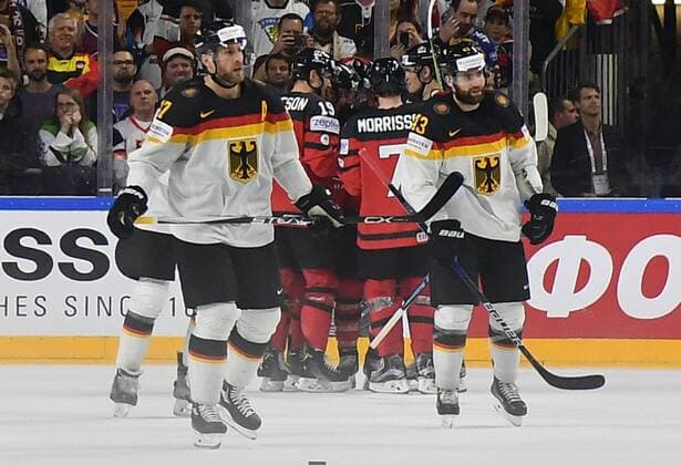 18.05.2017, xblx, Eishockey WM 2017, Kanada - Deutschland, emspor, v.l., Goal scored, Tor zum 2:0 durch Jeff Skinner (Team Canada, Kanada), celebrate the goal, Torjubel , Marcus Kink (Deutschland, DEB), Gerrit Fauser (Deutschland, DEB), enttaeuscht, enttaeuscht schauend, dissapointed Koeln