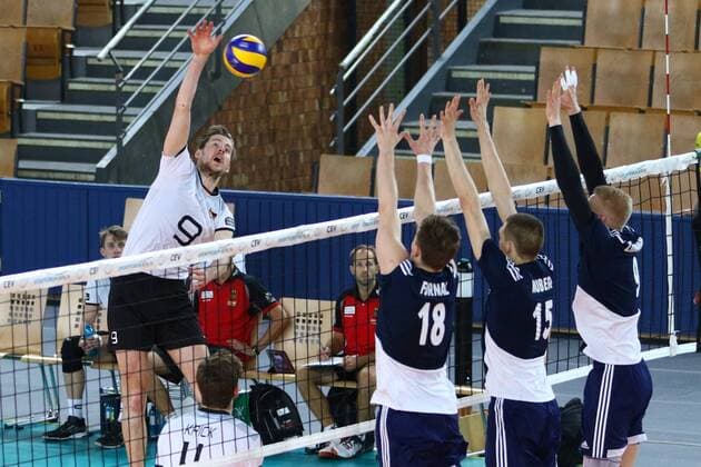 Volleyball, Herren U21 U 21 Saison 2016 17, WM-Quali, Deutschland - Polen, , d9 , Tobias Krick (Nr. 11, Deutschland U21), Tomasz Fornal (Nr. 18, Polen U21), Norbert Huber (Nr. 15, Polen U21), Jakub Ziobrowski (Nr. 9, Polen U21), 21.05.17, Copyright: xMichaelxHundtx xMatthiasxKochx