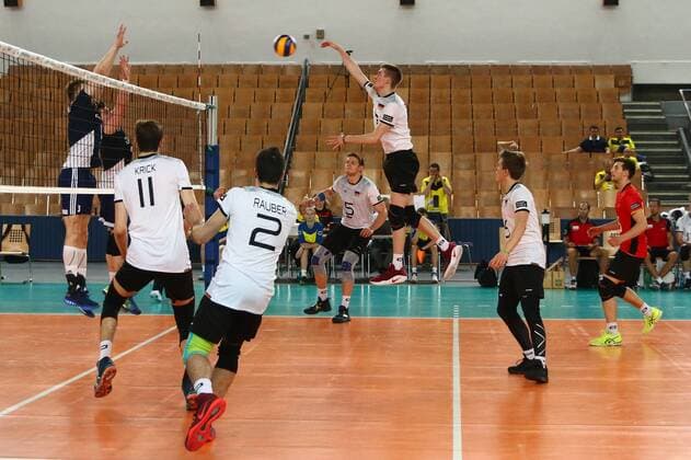 Volleyball, Herren U21 U 21 Saison 2016 17, WM-Quali, Deutschland - Polen, Jakub Kochanowski (Nr. 3, Polen U21), Tomasz Fornal (Nr. 18, Polen U21), Tobias Krick (Nr. 11, Deutschland U21), Moritz Rauber (Nr. 2, Deutschland U21), Maximilian Auste (Nr. 5, Deutschland U21), Corbin Balster (Nr. 7, Deutschland U21), Johannes Tille (Nr. 6, Deutschland U21), Julian Zenger (Nr. 16, Deutschland U21), 21.05.17, Copyright: xMichaelxHundtx xMatthiasxKochx