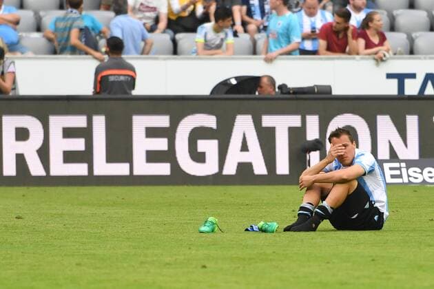 Michael LIENDL (TSV 1860 Muenchen),Enttaeuschung,Frust, enttaeuscht,frustriert,niedergeschlagen,Abstieg,total am Boden zerstoert,sitzt auf dem Rasen. Fussball 2. Bundesliga TSV 1860 Muenchen-SSV Jahn Regensburg 0-2, RELEGATIION,Liga2,Saison 2016 17 am 30.05.2017. A L L I A N Z A R E N A,