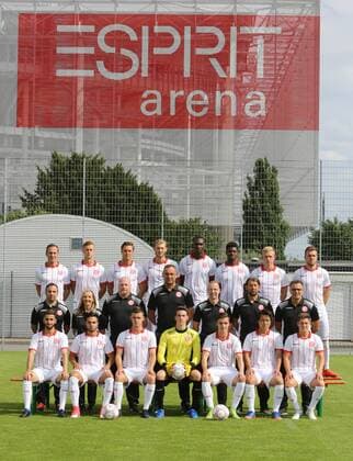 Regionalliga West, Saison 2017 2018, Fototermin Fortuna Düsseldorf U 23. - Mannschaft Fortuna Düsseldorf U 23 oben vl; Ahmet Cebe, Nick Galle, Tom Zündorf, Dennis Dreyer, Tarsis Bonga, Leroy Kwadwo, Joshua Laws, Jannik Schneider. mitte vl; Marco Ammendolea ( Physioth.), Dr. Susanne Berrisch-Rahmel ( Internistin ), Marco Rose ( Betreuer ), Peter Schlieker ( TW Trainer ), Michael Kuhn ( Teammanager ), Mathias Jack ( CO Trainer ), Taskin Aksoy ( Cheftrainer ) unten vl; Taoufiq Naciri, Sergen Sezen, Tim Kraft, Max Schijns, Moritz Montag, Shunya Hashjmoto, Tim Gallesli.