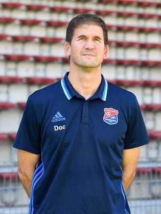 Mannschaftsarzt Dr. Mario Di Micoli (Unterhaching9, Einzelbild, Aktion, Action Porträt, Portrait, Fußball, GER, 3.Liga, Porträttermin 2017 2018, SpVgg Unterhaching, xslx