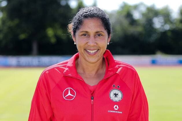 Steffi Jones (Stephanie Ann Jones, Trainerin, Bundestrainerin, DFB-Frauen), Porträt, Portrait, Einzelbild, Vorstellung, Präsentation, Europameisterschaft 2017, EM-Kader der DFB-Frauen zur UEFA Women s EURO 2017, Deutschland, Deutscher Kader, Fussball, Frauen, Fototermin DFB-Frauen, EM-Kader 2017, xozx