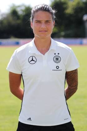 Dzsenifer Marozsan (DFB-Frauen, 10), Porträt, Portrait, Einzelbild, Vorstellung, Präsentation, Europameisterschaft 2017, EM-Kader der DFB-Frauen zur UEFA Women s EURO 2017, Deutschland, Deutscher Kader, Fussball, Frauen, Fototermin DFB-Frauen, EM-Kader 2017, xozx