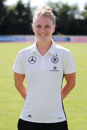 Leonie Maier (DFB-Frauen, 4), Porträt, Portrait, Einzelbild, Vorstellung, Präsentation, Europameisterschaft 2017, EM-Kader der DFB-Frauen zur UEFA Women s EURO 2017, Deutschland, Deutscher Kader, Fussball, Frauen, Fototermin DFB-Frauen, EM-Kader 2017, xozx
