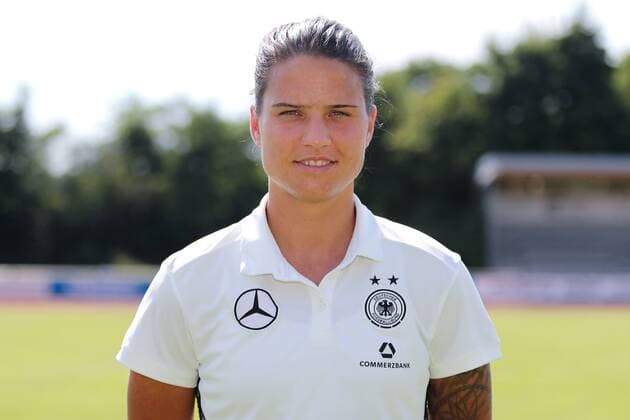 Dzsenifer Marozsan (DFB-Frauen, 10), Porträt, Portrait, Einzelbild, Vorstellung, Präsentation, Europameisterschaft 2017, EM-Kader der DFB-Frauen zur UEFA Women s EURO 2017, Deutschland, Deutscher Kader, Fussball, Frauen, Fototermin DFB-Frauen, EM-Kader 2017, xozx