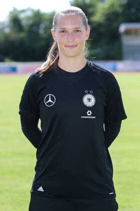 Laura Benkarth (Torwart, DFB-Frauen, 12), Porträt, Portrait, Einzelbild, Vorstellung, Präsentation, Europameisterschaft 2017, EM-Kader der DFB-Frauen zur UEFA Women s EURO 2017, Deutschland, Deutscher Kader, Fussball, Frauen, Fototermin DFB-Frauen, EM-Kader 2017, xozx