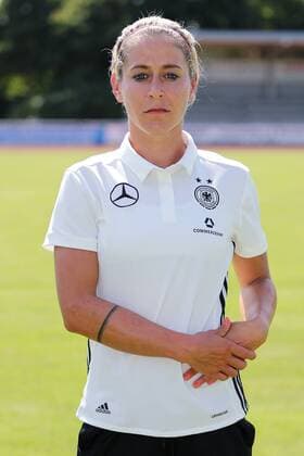 Anna Blässe (Anna Blaesse, DFB-Frauen, 14), Porträt, Portrait, Einzelbild, Vorstellung, Präsentation, Europameisterschaft 2017, EM-Kader der DFB-Frauen zur UEFA Women s EURO 2017, Deutschland, Deutscher Kader, Fussball, Frauen, Fototermin DFB-Frauen, EM-Kader 2017, xozx