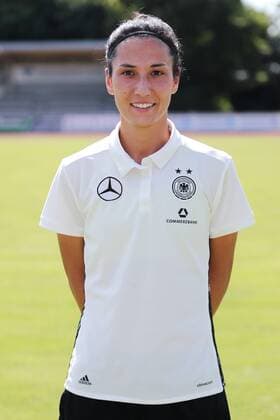 Sara Doorsoun (DFB-Frauen, 15), Porträt, Portrait, Einzelbild, Vorstellung, Präsentation, Europameisterschaft 2017, EM-Kader der DFB-Frauen zur UEFA Women s EURO 2017, Deutschland, Deutscher Kader, Fussball, Frauen, Fototermin DFB-Frauen, EM-Kader 2017, xozx