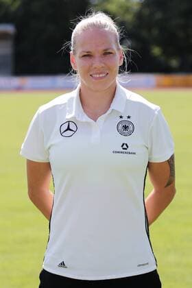Isabel Kerschowski (Isy Kerschowski, DFB-Frauen, 17), Porträt, Portrait, Einzelbild, Vorstellung, Präsentation, Europameisterschaft 2017, EM-Kader der DFB-Frauen zur UEFA Women s EURO 2017, Deutschland, Deutscher Kader, Fussball, Frauen, Fototermin DFB-Frauen, EM-Kader 2017, xozx