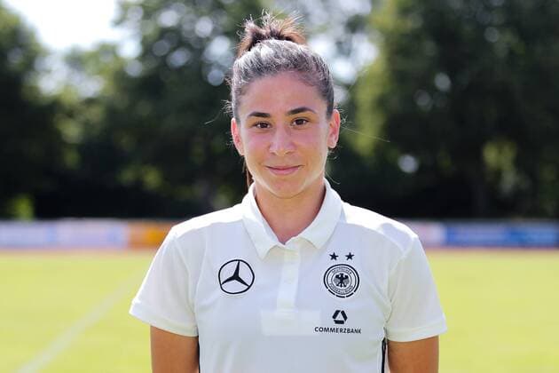 Hasret Kayikci (DFB-Frauen, 23), Porträt, Portrait, Einzelbild, Vorstellung, Präsentation, Europameisterschaft 2017, EM-Kader der DFB-Frauen zur UEFA Women s EURO 2017, Deutschland, Deutscher Kader, Fussball, Frauen, Fototermin DFB-Frauen, EM-Kader 2017, xozx