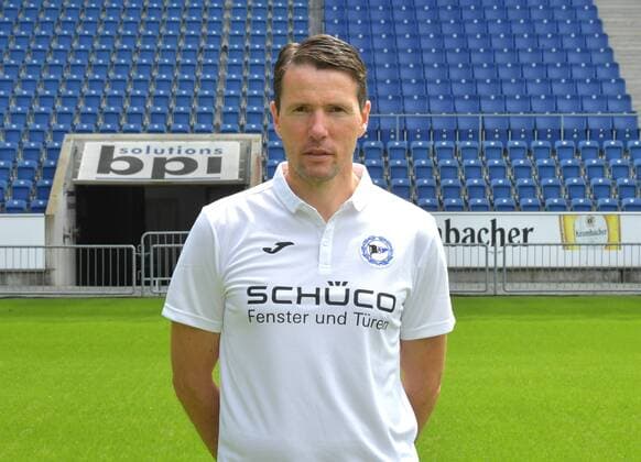 04.07.2017, Fussball, 2. LIGA, Saison 2017 2018, SCHÜCO-ARENA, BIELEFELD Fußball, GER, 2.BL, Portraittermin 2017 2018, DSC Arminia Bielefeld Reinhard Schnittker (Athletik-Trainer Arminia Bielefeld), Aktion, Einzelbild, Quer, Co-Trainer, Assistenztrainer