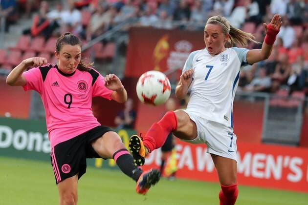v.li.: Caroline Weir (Schottland, 9), Jordan Nobbs (England, 7), Zweikampf, Duell, duel, tackle, tackling, Dynamik, Action, Aktion, Fussball, UEFA Women s EURO 2017, England - Schottland, xozx