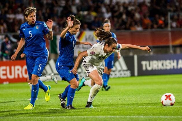 NLD, Tilburg, UEFA Women s Euro 2017, Deutschland (GER) vs Italien (ITA) 21.07.2017, Koenig Willem II Stadion , Tilburg, NLD, Tilburg, UEFA Women s Euro 2017, Deutschland (GER) vs Italien (ITA), im Bild picture shows Daniela Stracchi (Italien 4) (Italy 4) gegen Sara Daebritz (Deutschland 13) (Germany 13), nordphotox xRauch nph00251