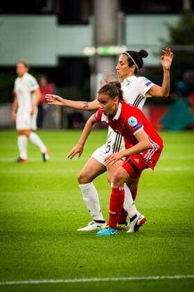 NLD, Tilburg, UEFA Women s Euro 2017, Russland (RUS) vs Deutschland (GER) 25.07.2017, Stadion Galgenwaard, Utrecht, NLD, Tilburg, UEFA Women s Euro 2017, Russland (RUS) vs Deutschland (GER), im Bild picture shows Sara Doorsoun (Deutschland 15) gegen Natalya Solodkaya (Russland Russia 2), nordphotox xRauch nph00251
