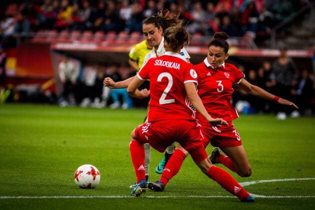 NLD, Tilburg, UEFA Women s Euro 2017, Russland (RUS) vs Deutschland (GER) 25.07.2017, Stadion Galgenwaard, Utrecht, NLD, Tilburg, UEFA Women s Euro 2017, Russland (RUS) vs Deutschland (GER), im Bild picture shows Sara Daebritz (Deutschland 13) (Germany 13) gegen Natalya Solodkaya (Russland Russia 2) und Anna Kozhnikova (Russland Russia 3), nordphotox xRauch nph00251