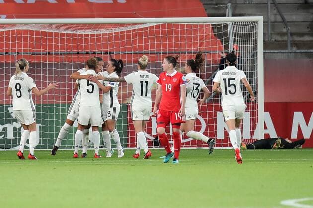Spielerinnen aus Deutschland (DFB-Frauen), deutsche Fußballerinnen, jubeln über das Tor zum 0:2, Jubel, Torjubel, Torerfolg, celebrate the goal, goal, celebration, Jubel ueber das Tor, optimistisch, Action, Aktion, Fussball, UEFA Women s EURO 2017, Russland - Deutschland, xozx