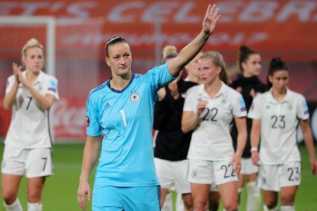 Almuth Schult (Torwart, DFB-Frauen, 1), Jubel nach dem Schlusspfiff, Sieg, Sieger, Gewinner, jubelt, jubeln, Freude, optimistisch, Action, Aktion, Gruppensieger, Fussball, UEFA Women s EURO 2017, Russland - Deutschland, xozx