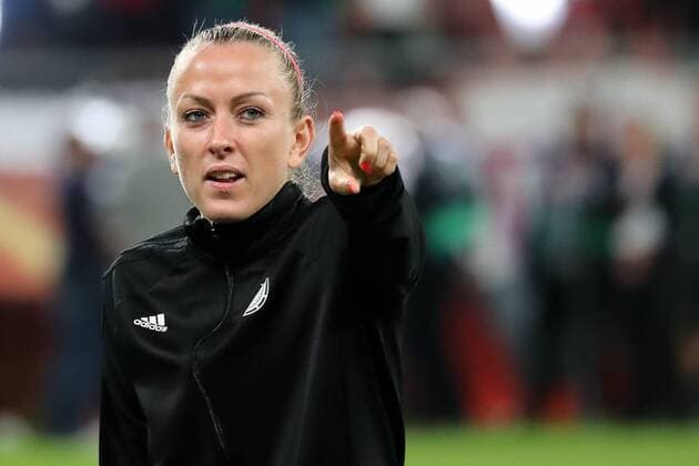 Mandy Islacker (DFB-Frauen, 9), gibt Anweisungen, gestikuliert, mit den Armen gestikulieren, gives instructions, gesticulate, Einzelbild, Aktion, Action, Fussball, UEFA Women s EURO 2017, Russland - Deutschland, xozx
