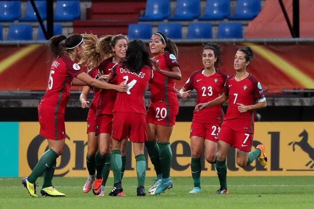 Spielerinnen aus Portugal, portugiesische Fußballerinnen, jubeln über das Tor zum 1:1, Jubel, Torjubel, Torerfolg, celebrate the goal, goal, celebration, Jubel ueber das Tor, optimistisch, Action, Aktion, Fussball, UEFA Women s EURO 2017, Portugal - England, xozx