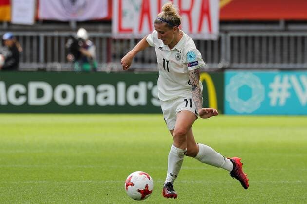 Anja Mittag (DFB-Frauen, 11), am Ball, Spielszene, Freisteller, Ganzkörper, Einzelbild, Aktion, Action, Fussball, UEFA Women s EURO 2017, Viertelfinale, Deutschland - Dänemark, xozx