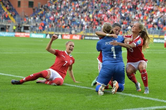 Jubel, Freuen, celebrate, happy, cheer , Celebration nach dem Sieg Sanne Troelsgaard (Daenemark, Denmark) (7) Stina Lykke Petersen (Torwart, Daenemark, Denmark) (1) Frederikke Skjodt Thogersen (Daenemark, Denmark) (15), Fussball, UEFA Women s EURO 2017,Halbfinale , Dänemark - Österreich, xmkx